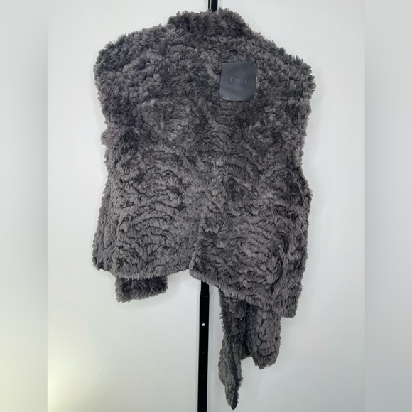 Fendi Beaver Fur Biker Jacket – Pure Luxury & Elegance, Size IT 42 (US 6-8) - Picture 4 of 6